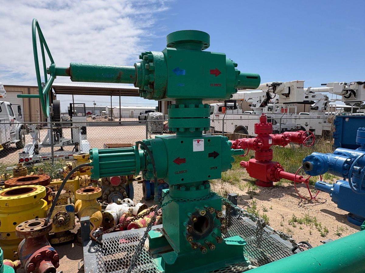 Used 7-1/16” 10K frac tree & transport skid