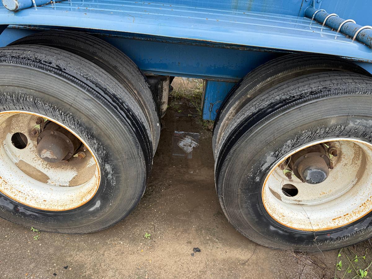 Used 2012 WILCO 4,100 GALLON W/ HYD AGITATORS T/A ACID TRANSPORT TRAILER