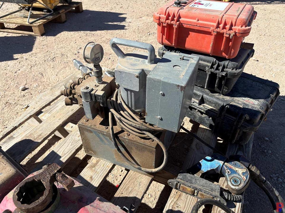 Used 1-1/8HP ELECTRIC 10K PSI HYDRAULIC PUMP, CARBON MONOXIDE AIR MONITOR, PRESSURE GAUGES, ETC.