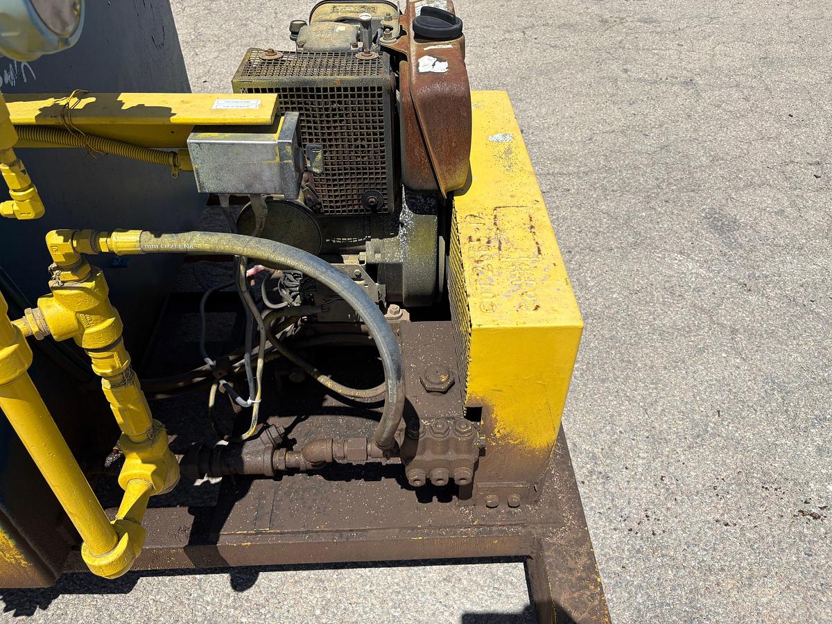 Used 4-station closing unit, skidded