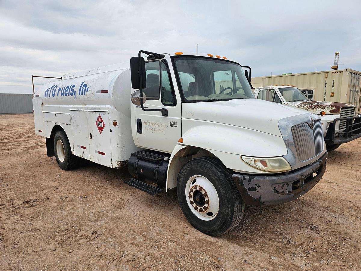 Used 2007 INTERNATIONAL DURASTAR 4300 S/A DAYCAB FUEL TRUCK (Inoperable)