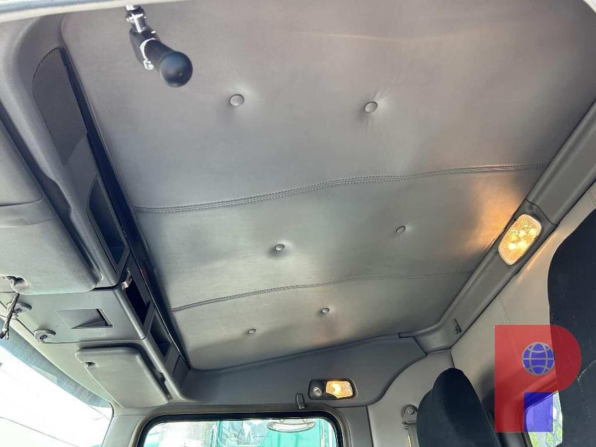 Used 2013 KENWORTH T800 T/A DAYCAB TRUCK TRACTOR