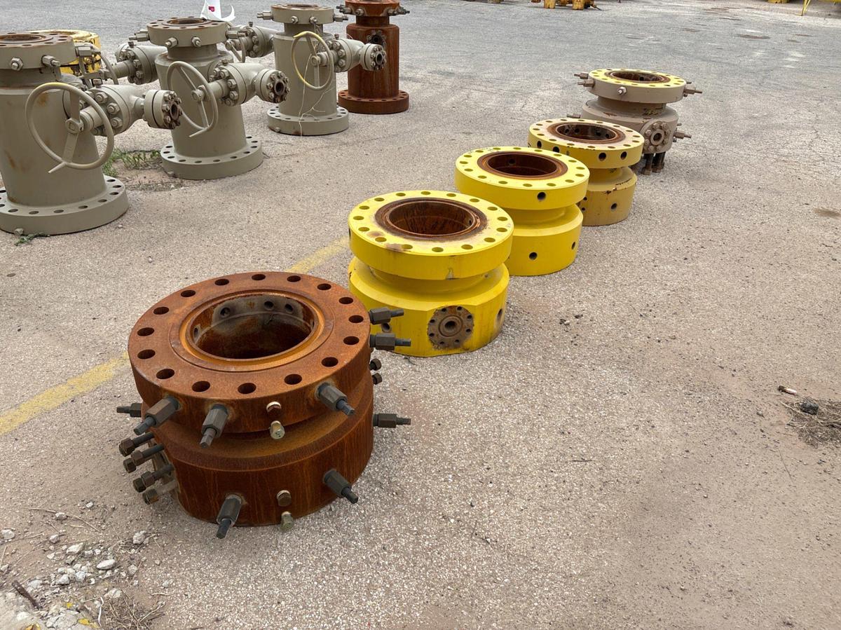 Used (5x$) (5) 13-5/8” x 18” multi bolt casing spools