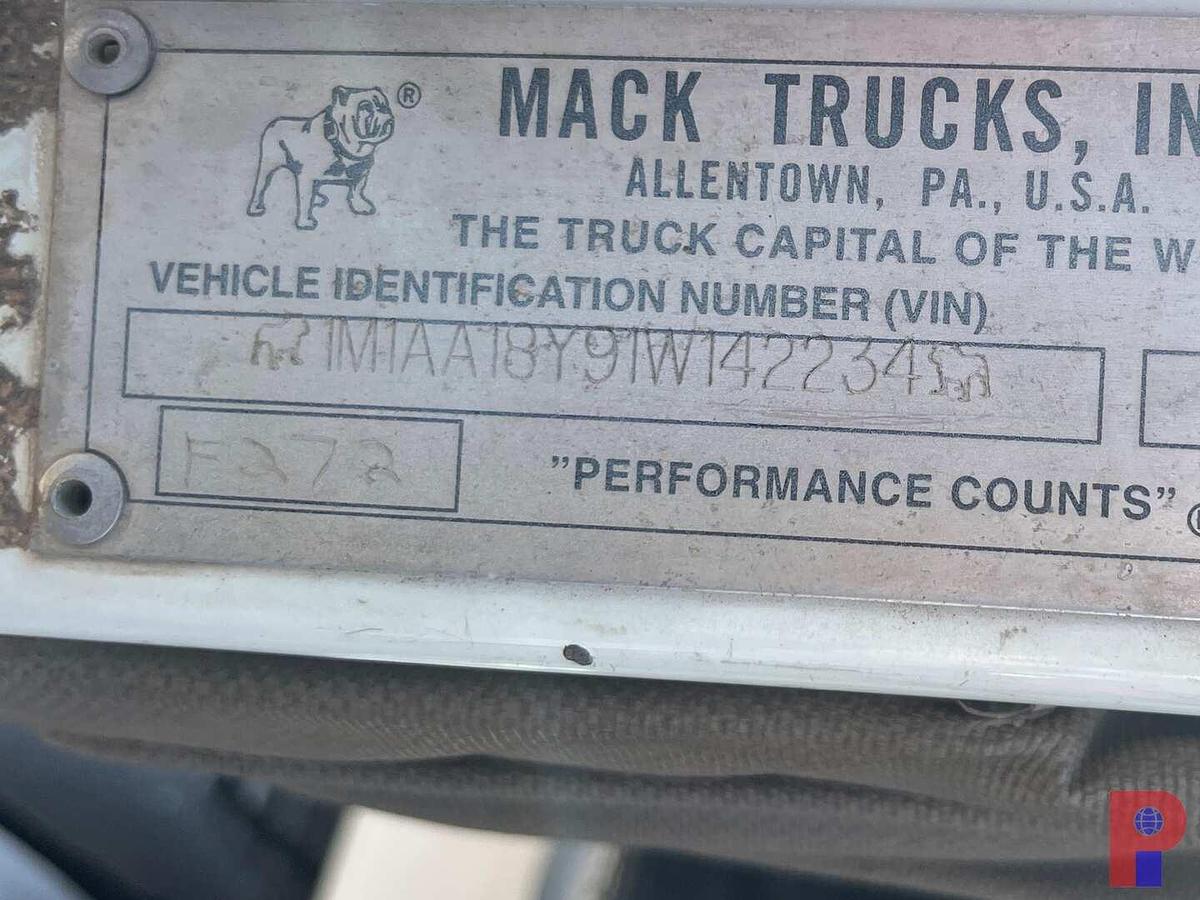 Used 2001 MACK CH613 TRI AXLE 45K LBS. WINCH TRUCK