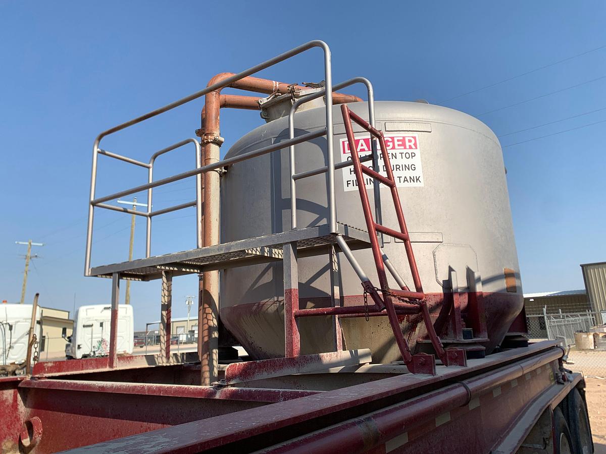 Used 2006 SUMI Dual pod t/a dry bulk tank trailer