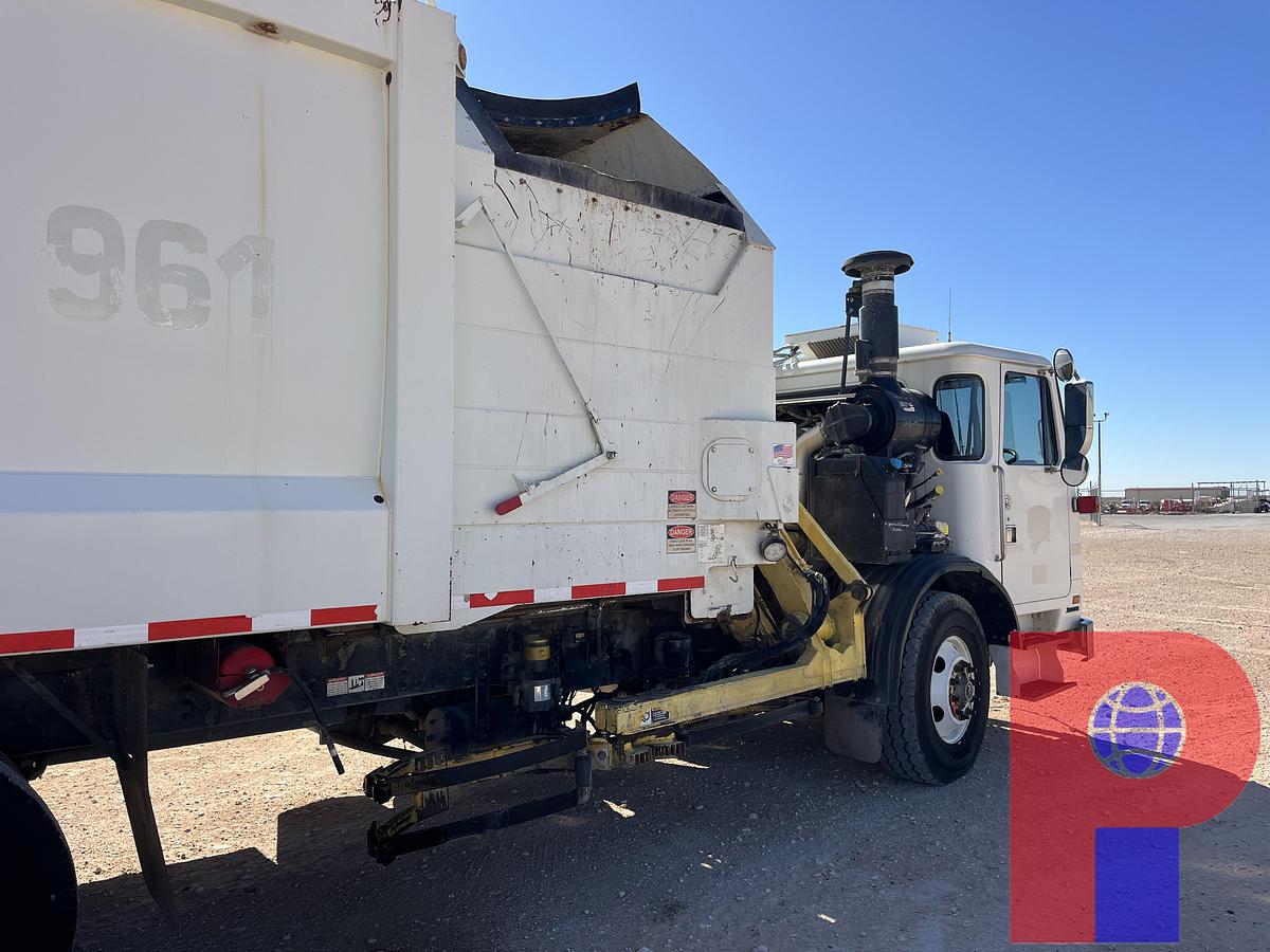 Used 2017 AUTOCAR XPEDITOR T/A 29YD CAB OVER TRASH TRUCK