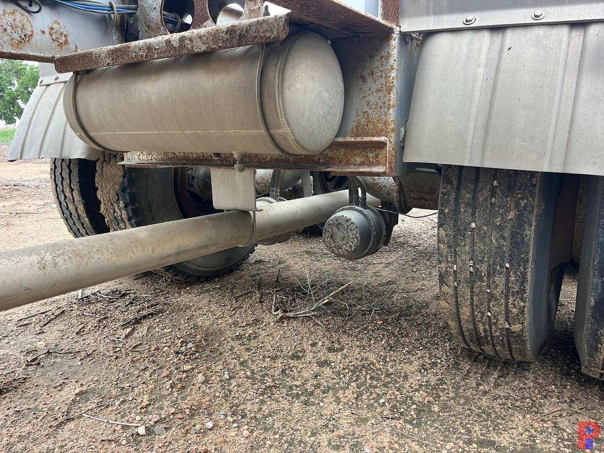 Used 2004 HEIL 1,000 CU.FT. PNEUMATIC BULK TRAILER W/ BLOWER