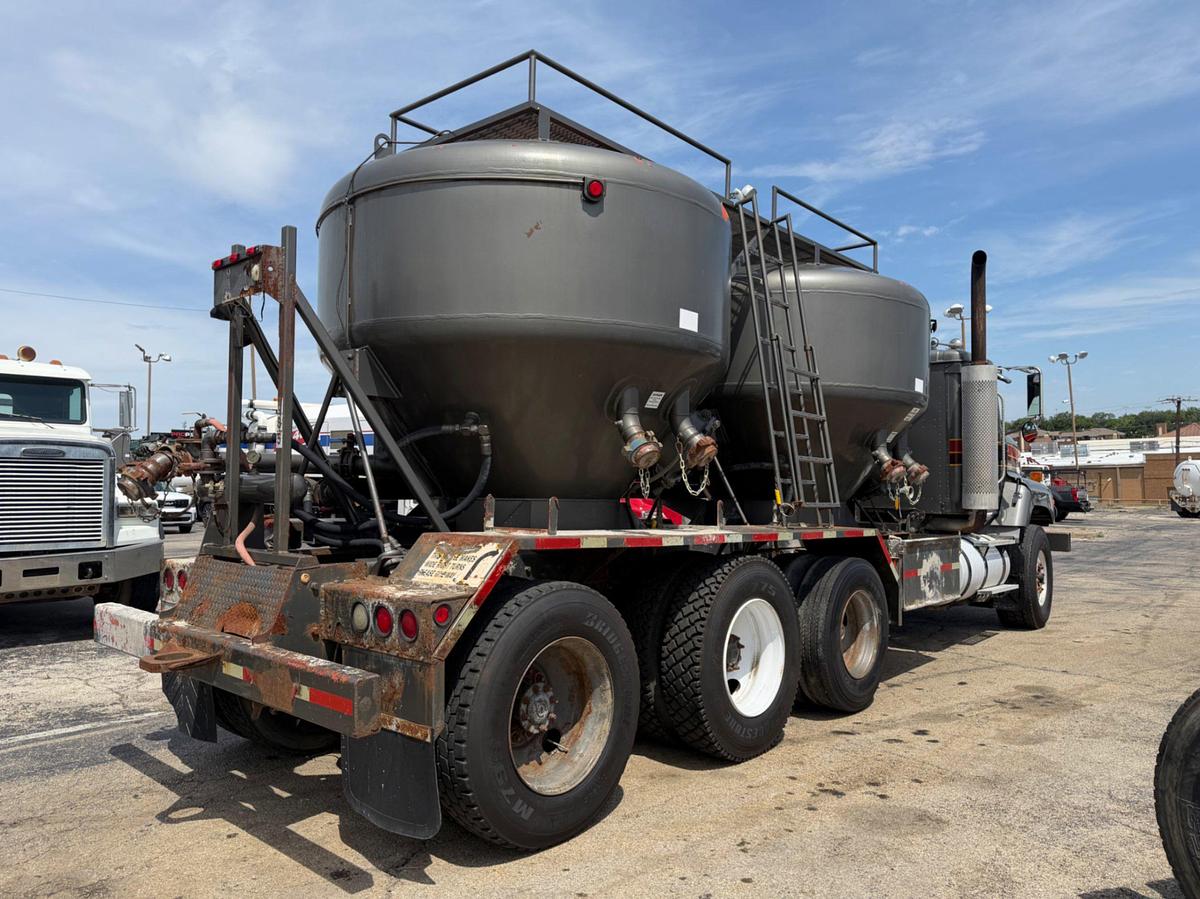 Used 2005 International Paystar 5600I Bobtail Bulk Cement Truck