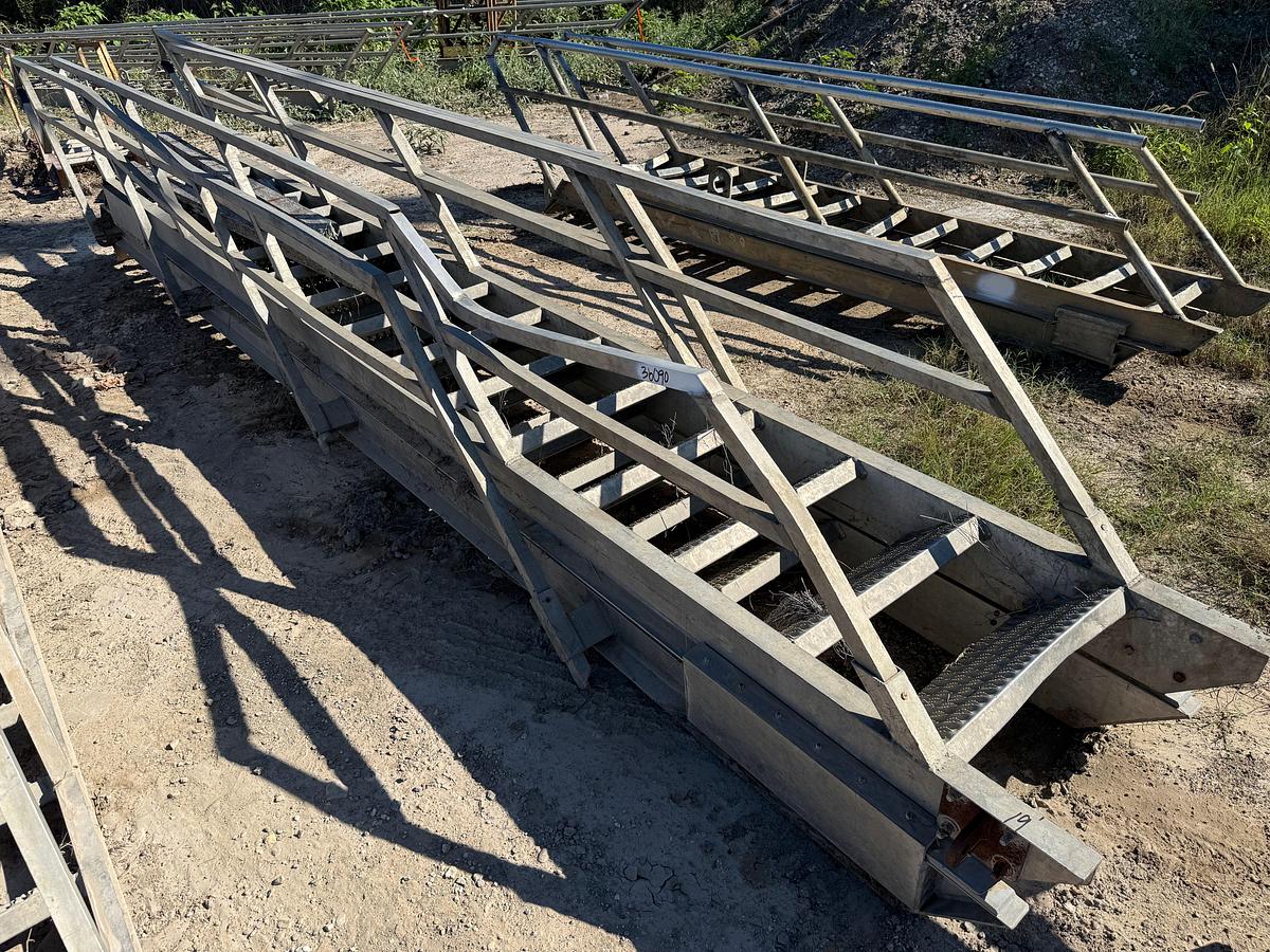 Used 40’ EXTENDABLE ALUMINUM RIG LADDER