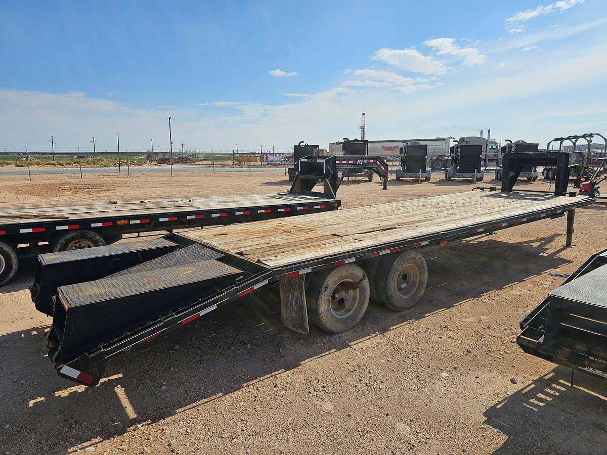 Used 2018 ROAD BOSS 30’ X 102” T/A GOOSENECK TRAILER