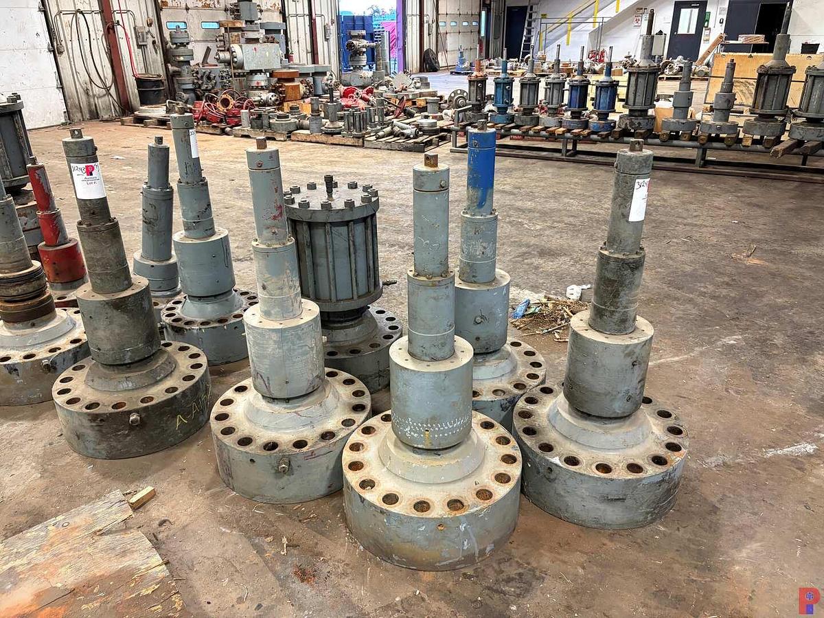 Used (7X$) (6) FRAC VALVE STEMS & FLANGES, (1) HYDRAULIC ACTUATOR