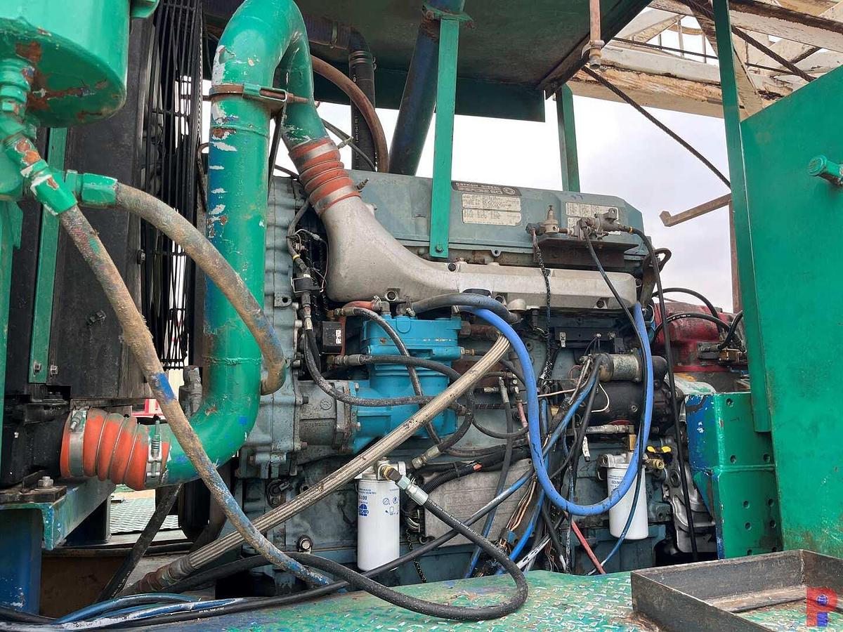 Used PENGO / HENDRICKSON BACK IN WELL SERVICE RIG MTD ON 5-AXLE CARRIER