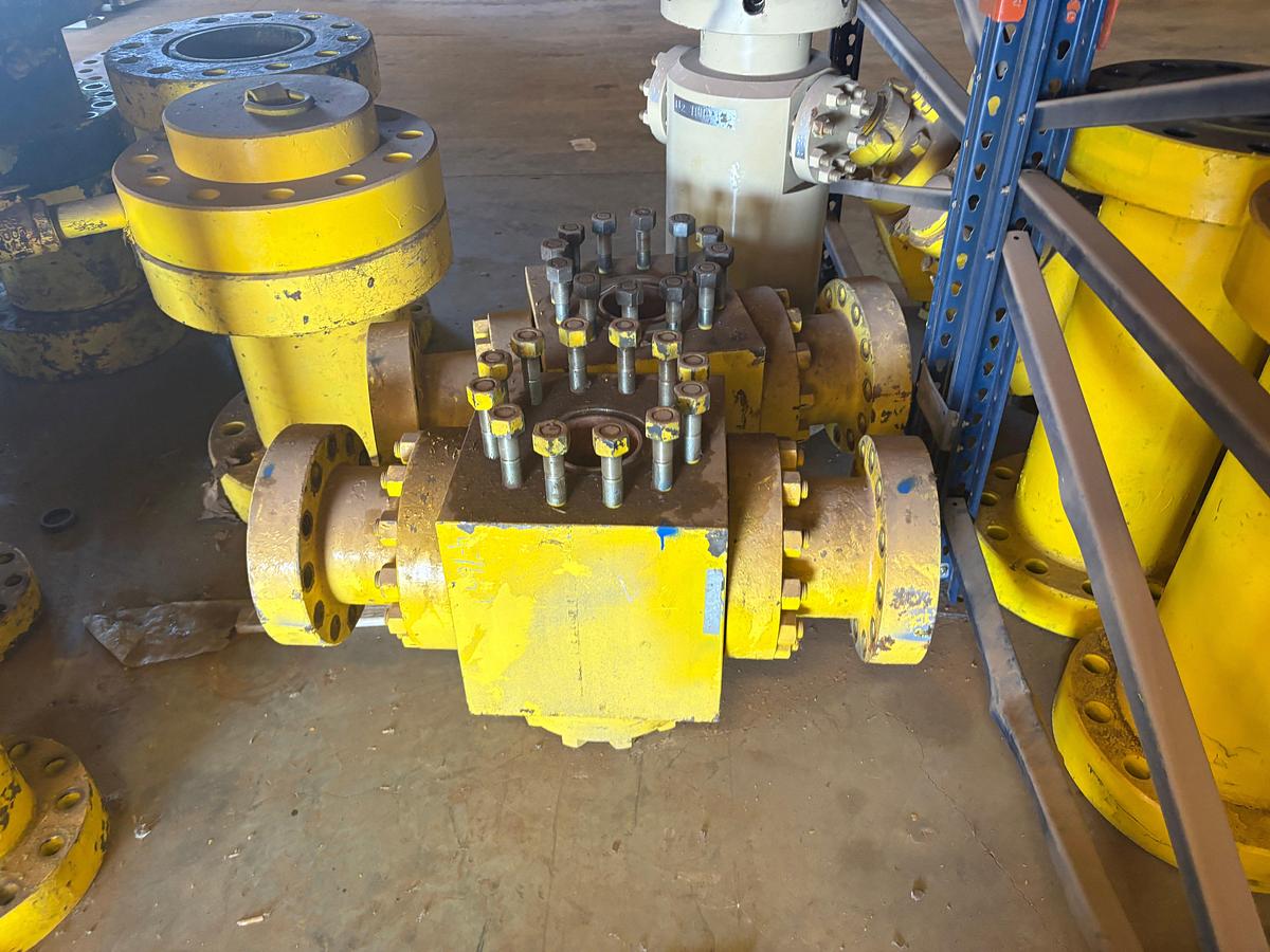 Used (15) assorted 5” 7” & 11”!spacer spools w/ (2) 5” 4-way fluid crosses, & (1) 7-1/16” 5k tubing head