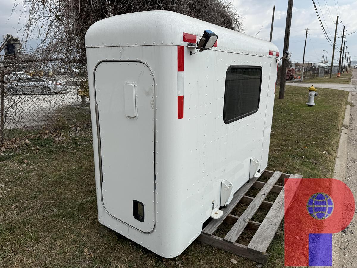 Used 36” PETERBILT SLEEPER W/ AIR RIDE COMPONENTS