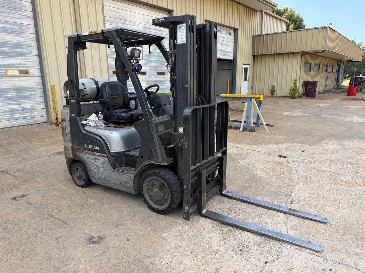 Used Nissan 4400 Warehouse Pallet Forklift