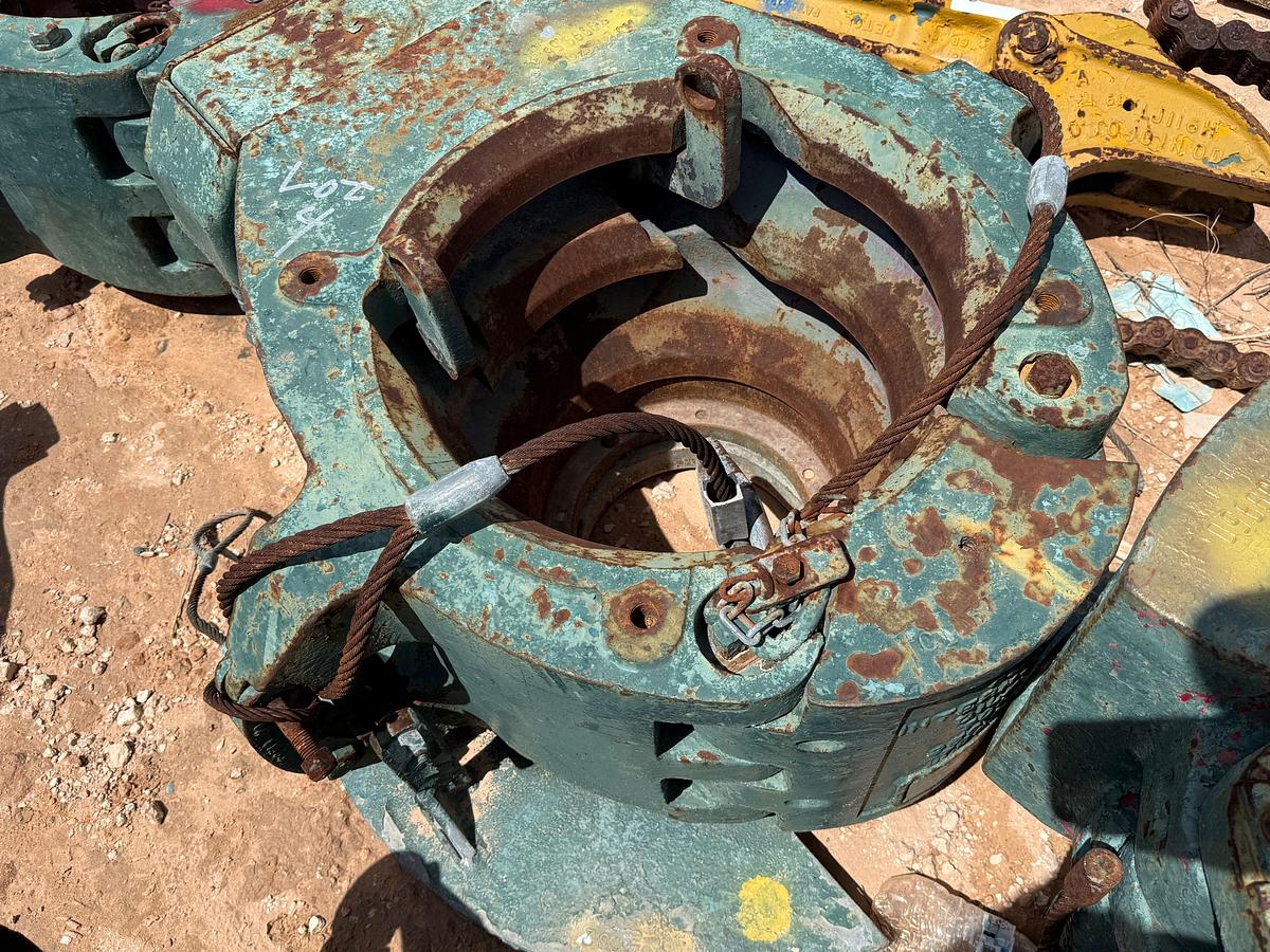 Used LOT W/ (1) NOV & (1) TEXAS INT. 250-TON & (1) BJ 175-TON SLIP TYPE SPIDER CASING ELEVATORS