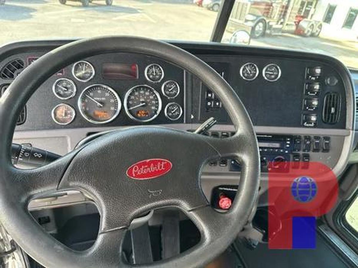 Used 2013 PETERBILT 384 T/A DAY CAB TRUCK TRACTOR