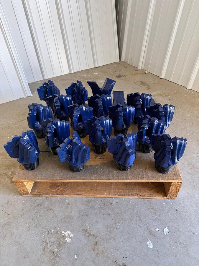 Used (15) - 7NH, 9WW and other specific CARBIDE TIPPED DRAG BIT DRILLING BITS