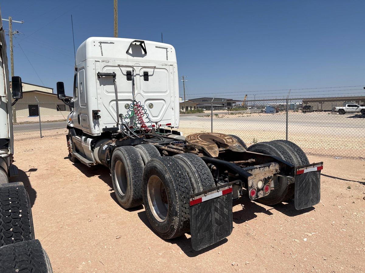 Used 2012 FREIGHTLINER CASCADIA T/A SLEEPER HAUL TRUCK