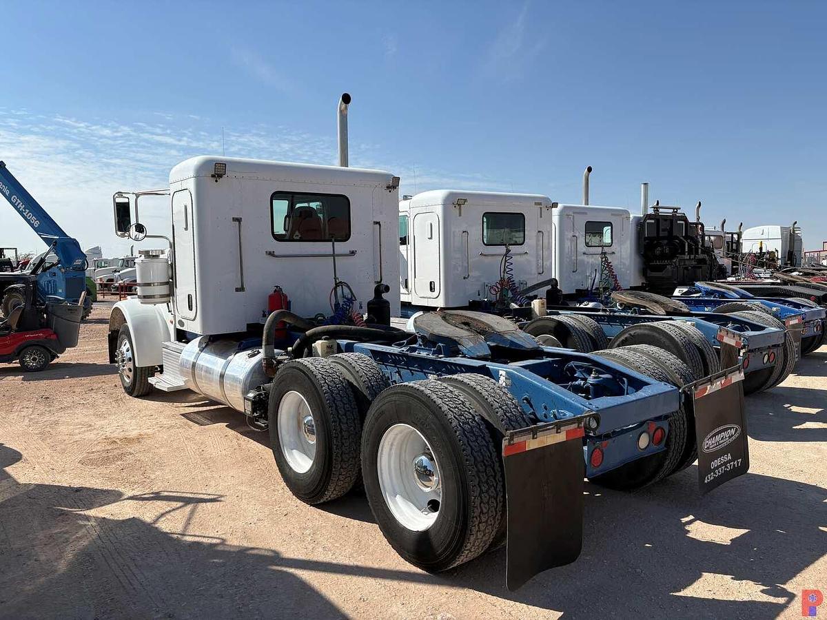 Used 2011 PETERBILT 367 T/A 36” SLEEPER VACUUM TRUCK