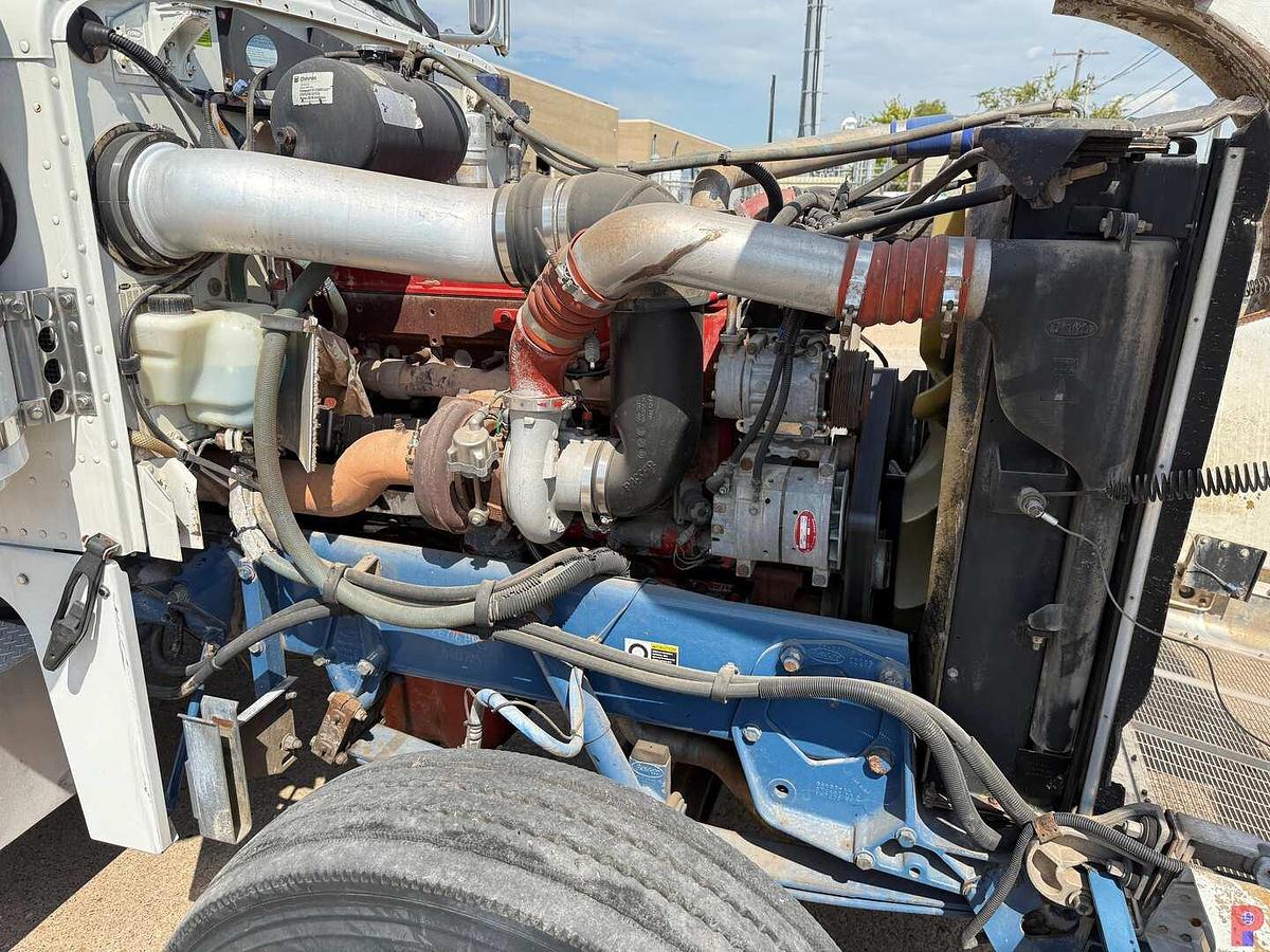 Used 2006 PETERBILT 378 T/A 36” SLEEPER TRUCK