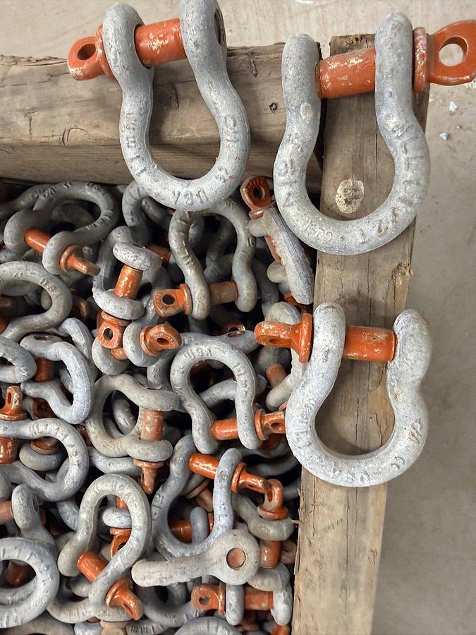 Used (2,750+)UNUSED CM 1-1/2" 17-TON SCREW TYPE PIN ANCHOR SHACKLE