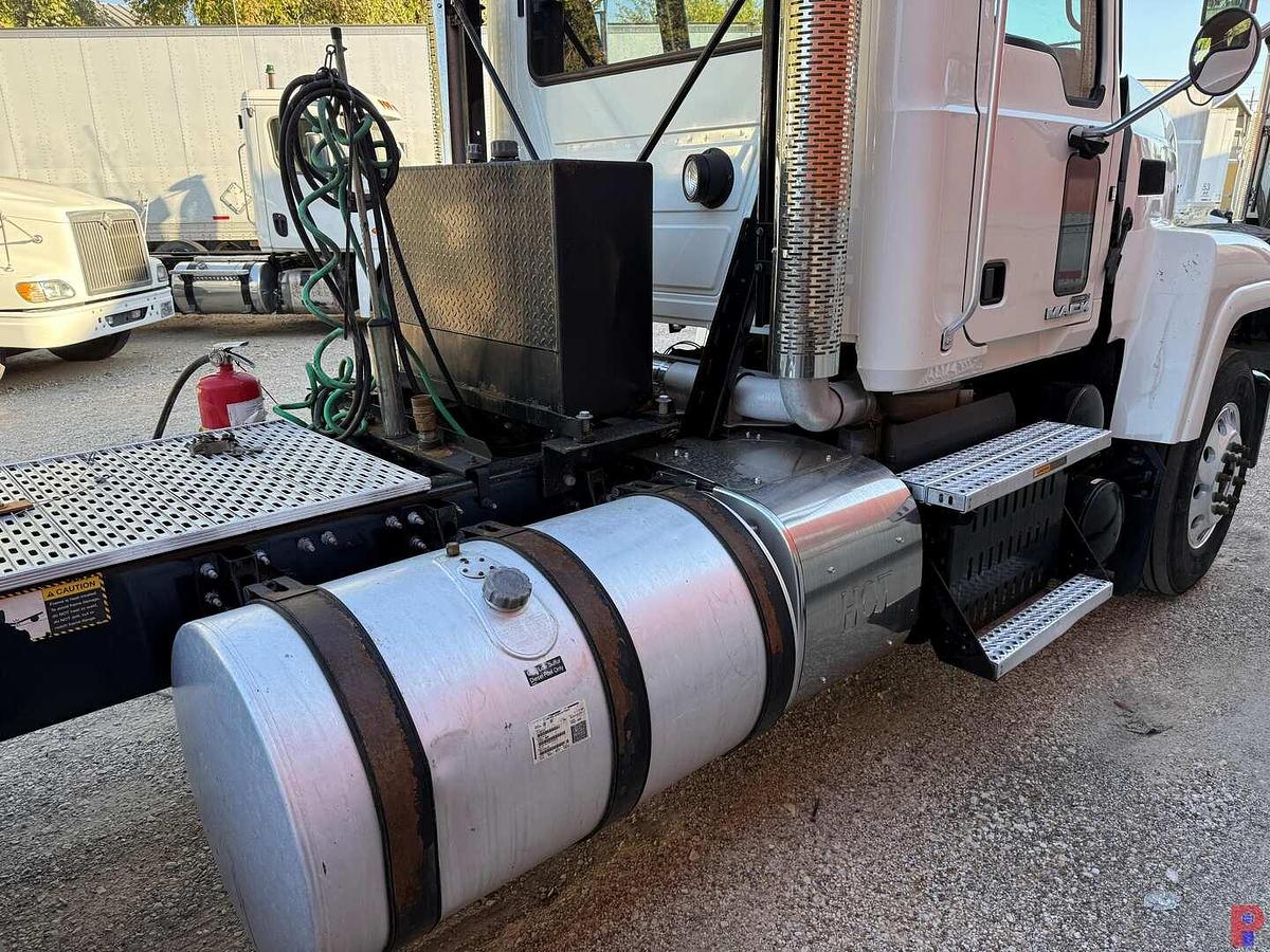 Used 2015 MACK CHU613 PINNACLE T/A DAY CAB TRUCK TRACTOR