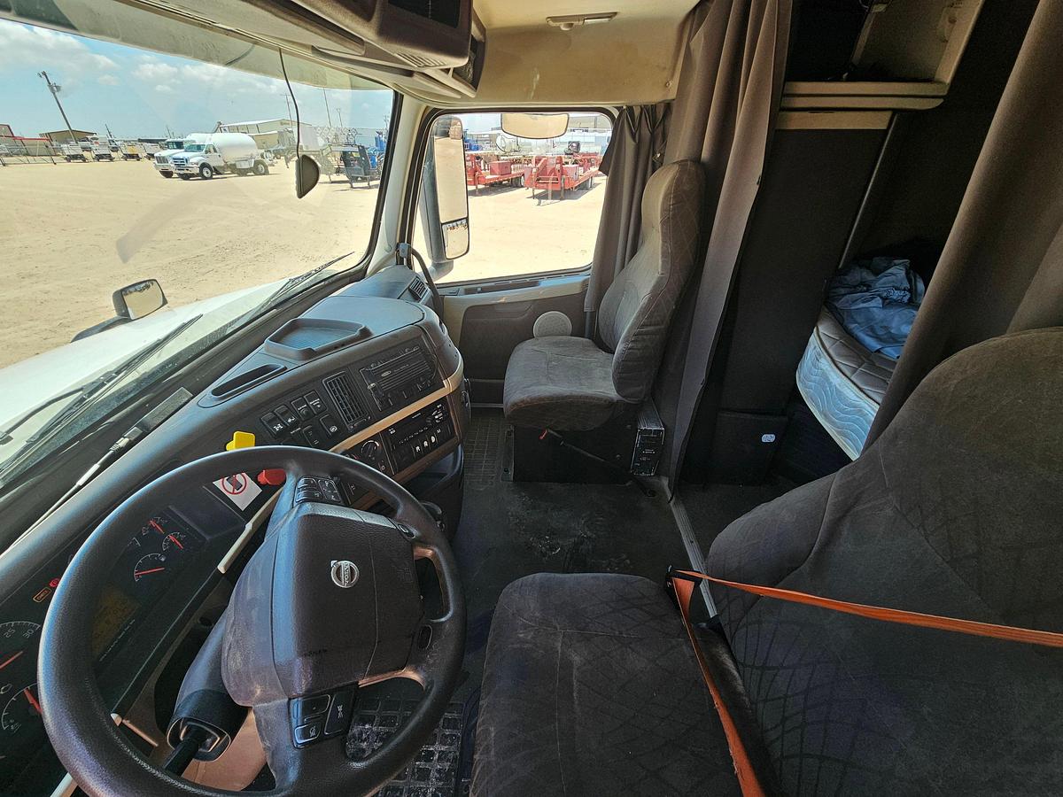 Used 2017 Volvo T/A Sleeper Haul Truck