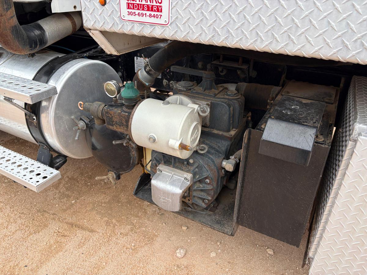 Used 2007 FREIGHTLINER M2112 T/A DAYCAB BOBTAIL VACUUM TRUCK