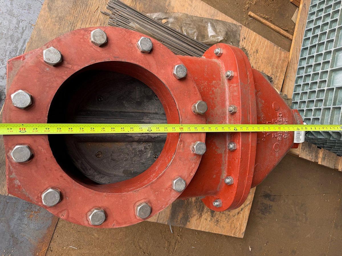 Used UNUSED CLOW 14" FLANGED GATE VALVE