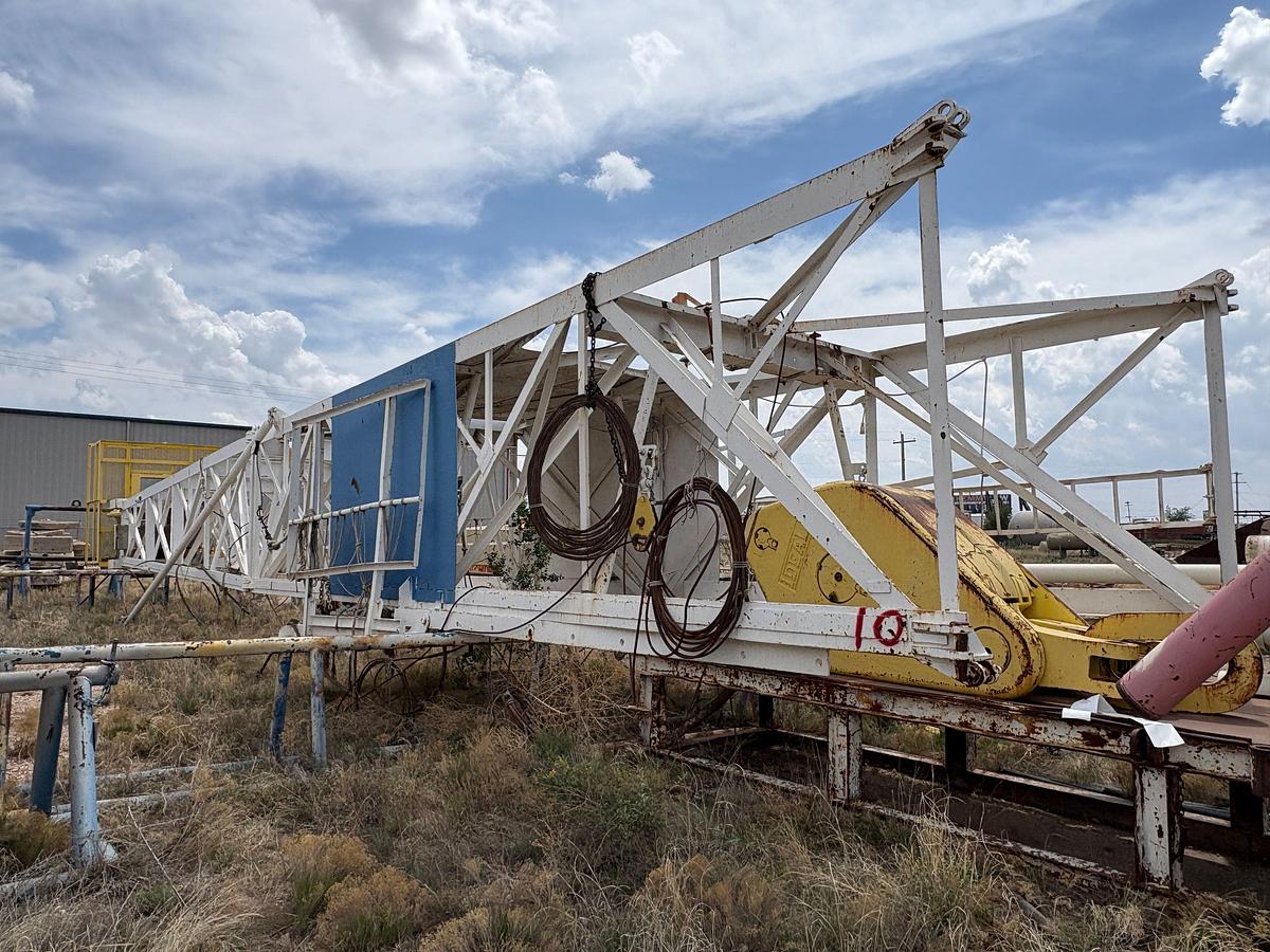 Used LEE C MOORE 142’ X 750,000 hookload Derrick w/ 1-1/4” sheaves