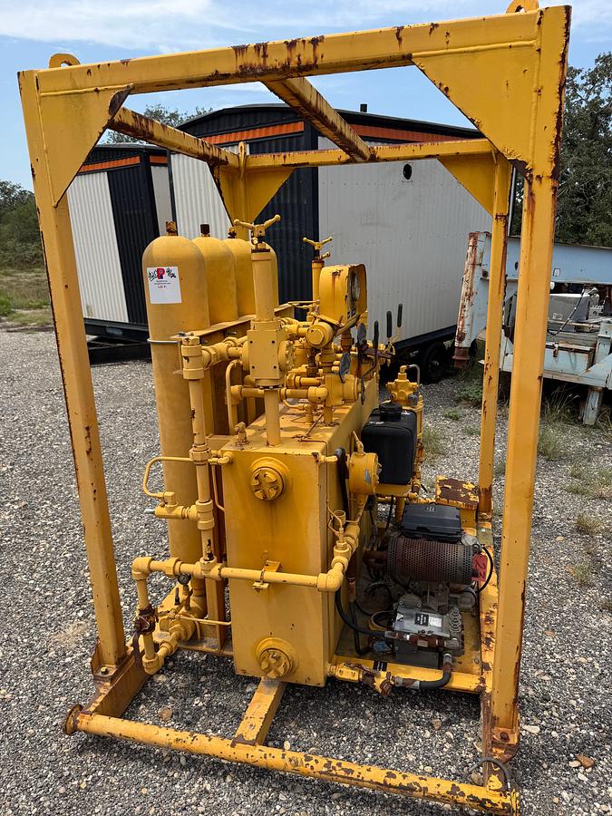 Used 2009 ADVANCED PRESSURE 3-STATION 4-BOTTLE ACCUMULATOR CLOSING UNIT, SKIDDED