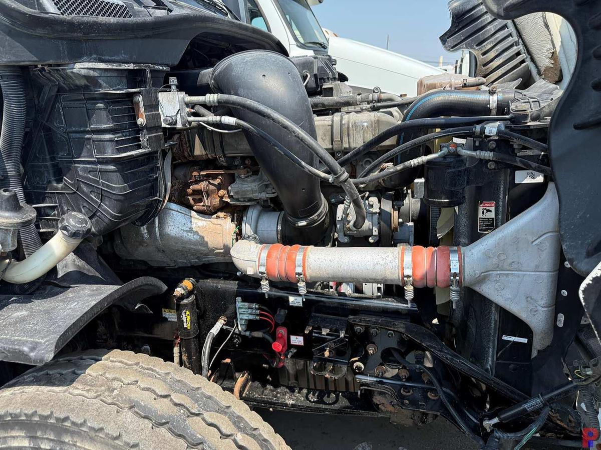 Used 2018 FREIGHTLINER CASCADIA TRI AXLE DAY CAB TRUCK TRACTOR