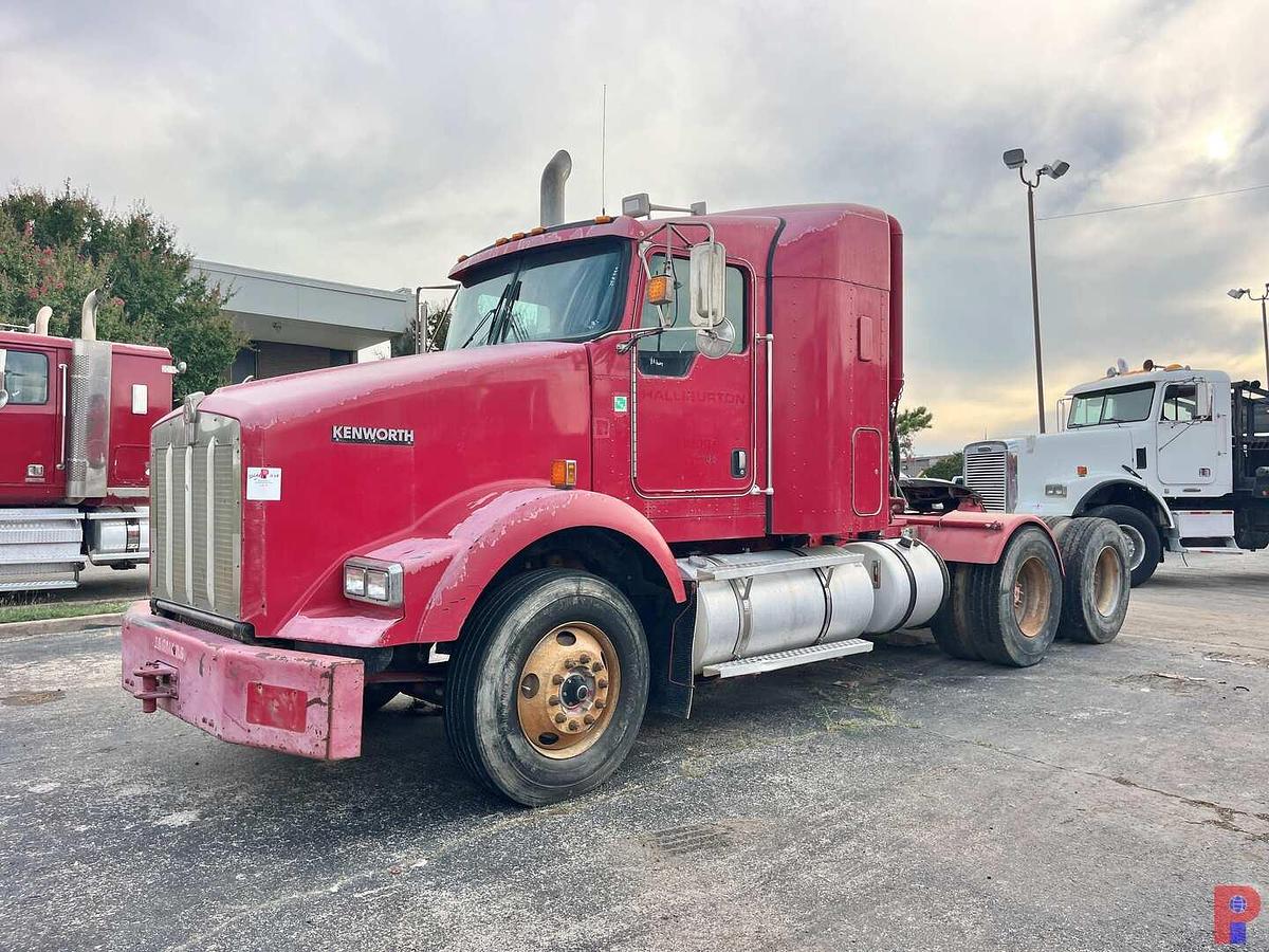 Used 2009 KENWORTH T800 T/A 36” SLEEPER TRUCK