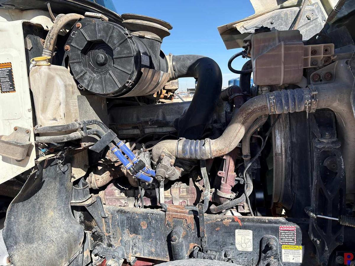 Used 2009 MACK PINNACLE T/A DAYCAB 15-YARD DUMP TRUCK