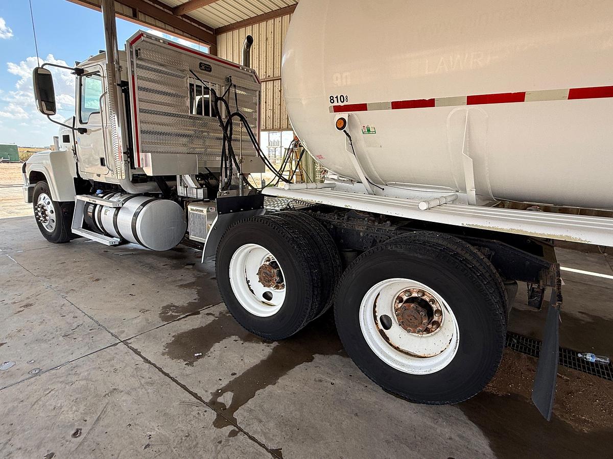 Used 2013 MACK PINNACLE CHU613 T/A DAYCAB TRUCK TRACTOR