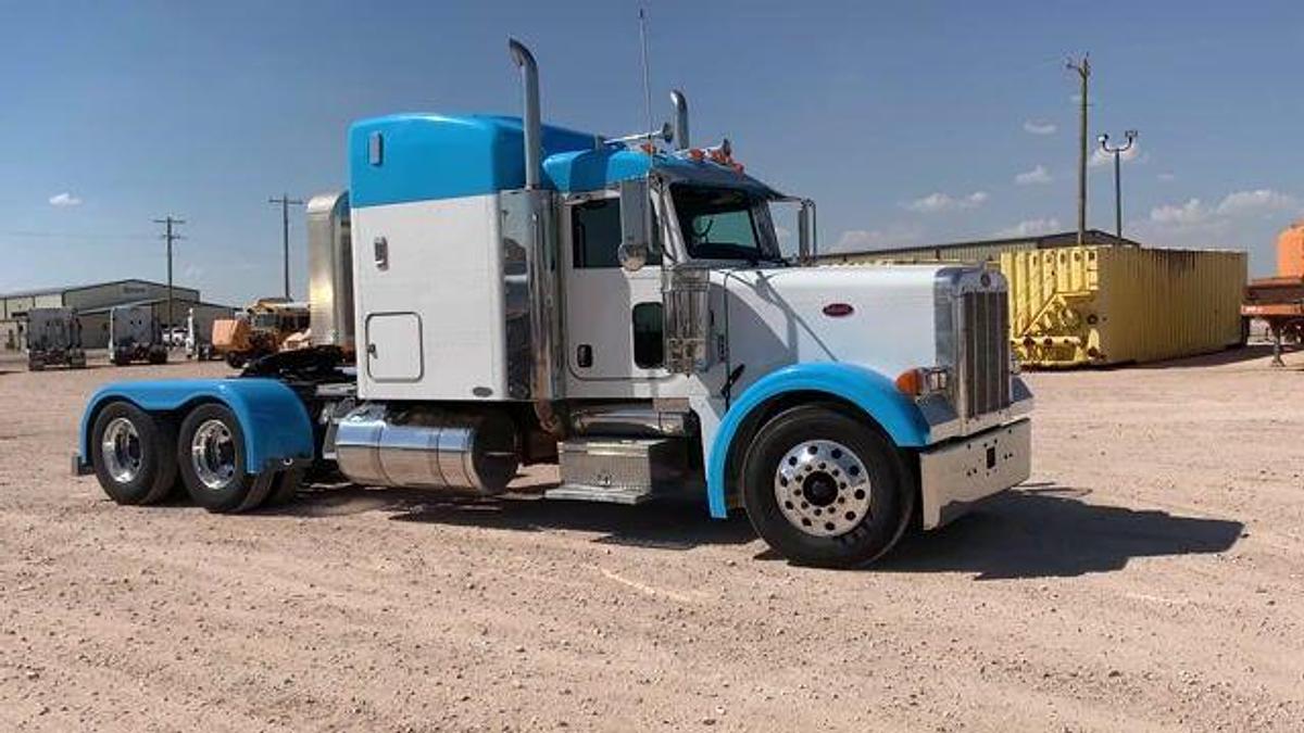 Used 2007 PETERBILT 379 EXT HOOD T/A 63” SLEEPER TRUCK
