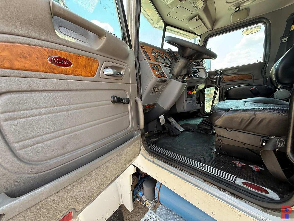Used 2006 PETERBILT 378 T/A 36” SLEEPER TRUCK