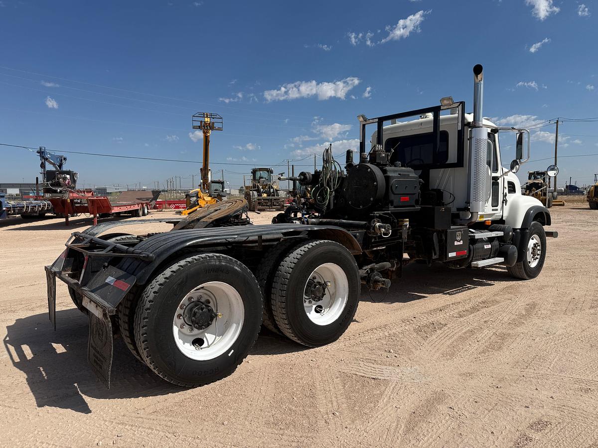 Used 2006 MACK CV713 T/A DAYCAB KILL TRUCK