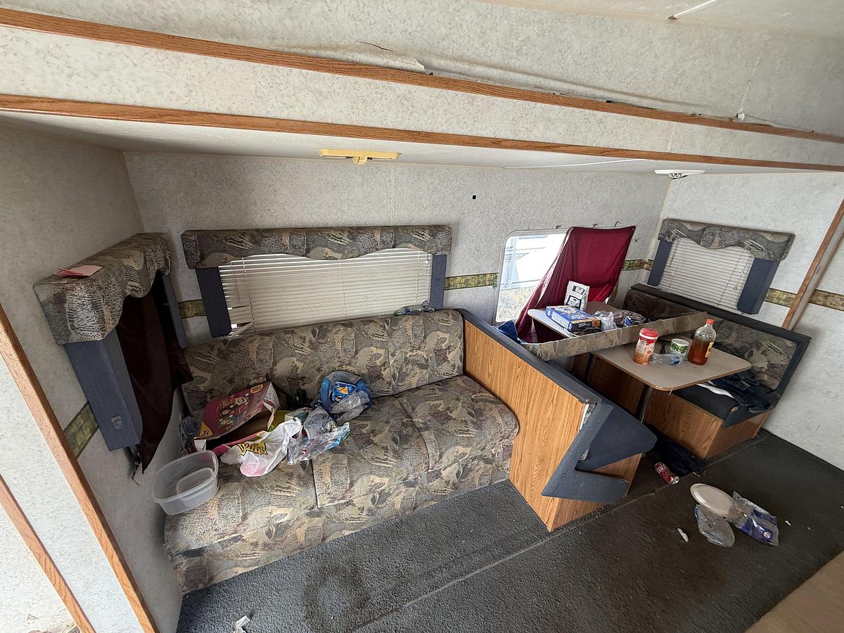 Used 2003 DUTCHMEN 25’ SPORT T/A FIFTH WHEEL PULL CAMPER TRAILER