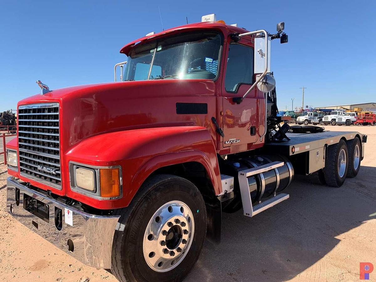 Used 2013 MACK PINNACLE T/A DAYCAB WINCH TRUCK