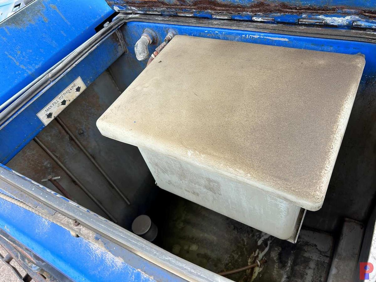 Used AMERICAN-LINCOLN PROPANE POWERED FLOOR SWEEPER