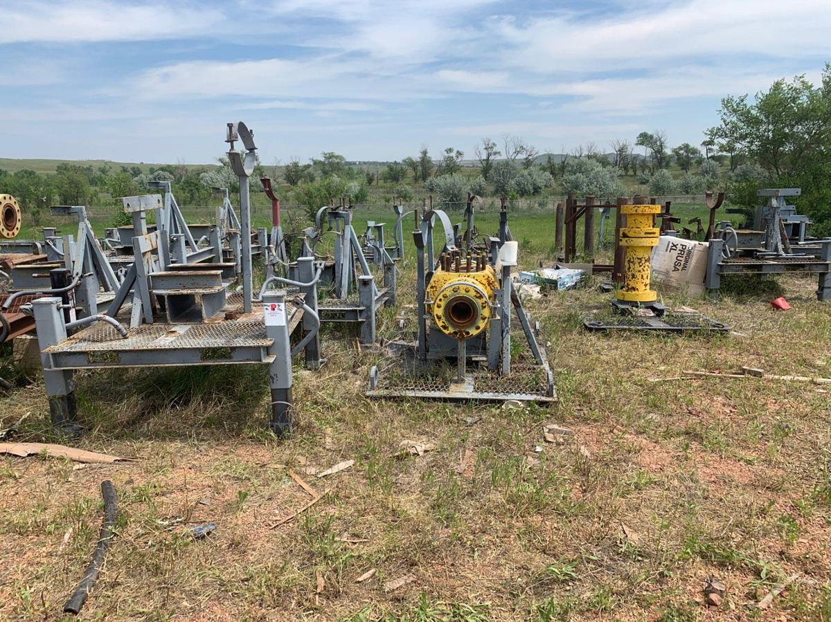Used (1) 10k Fluid Cross w/ (21) Transport Skids