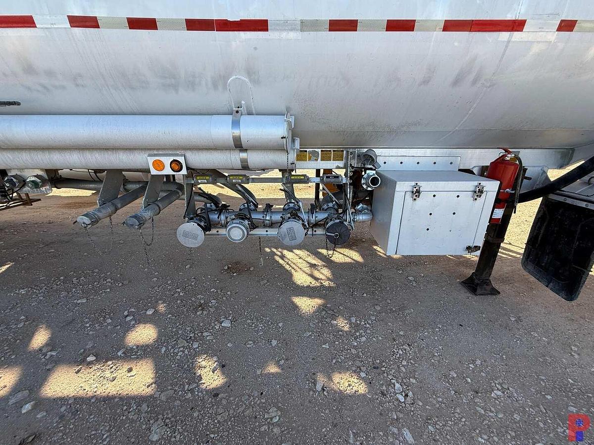 Used 1988 FRUEHAUF 4-COMPARTMENT 9,650 GAL. FUEL TANK TRAILER