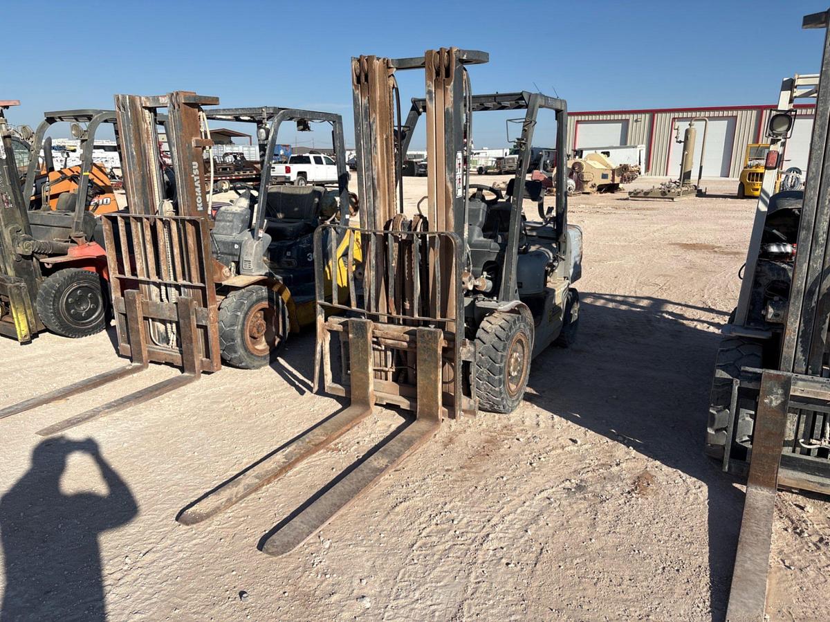 Used Nissan MUGL02A30LV 5,200lb forklift