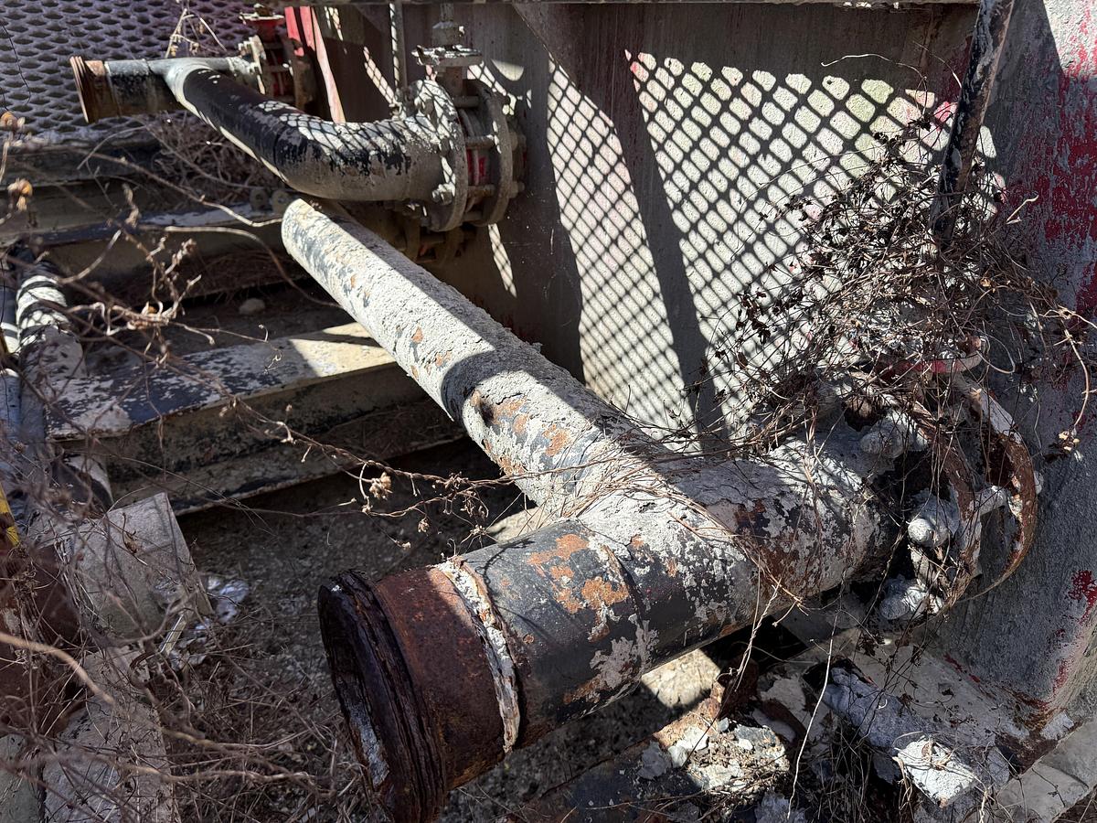 Used 30’ X 8’ X 5’ 4-COMP CEMENT MIXING TANK W/ (2) AGITATORS, CATWALK, & IRON RACK