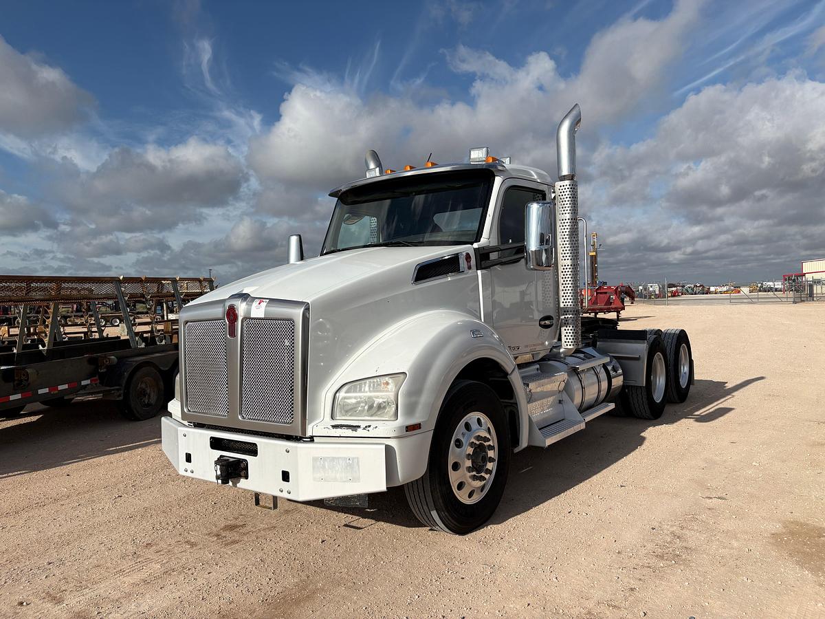 Used 2020 KENWORTH T880 T/A DAYCAB HAUL TRUCK