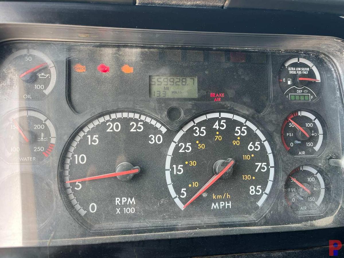 Used 2012 FREIGHTLINER CASCADIA 125064ST T/A 60” SLEEPER TRUCK