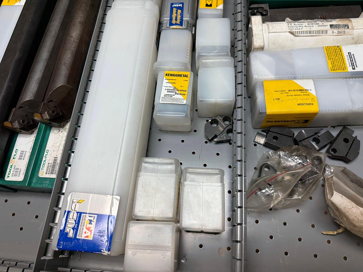 Used LOT W/ (200+) UNUSED EXPENDABLE MACHINING TOOLS INCLUDES (2) LISTA 8-DRAWER ROLLING TOOLBOXES, TABLE TOP & BOLT BIN W/ CONTENTS