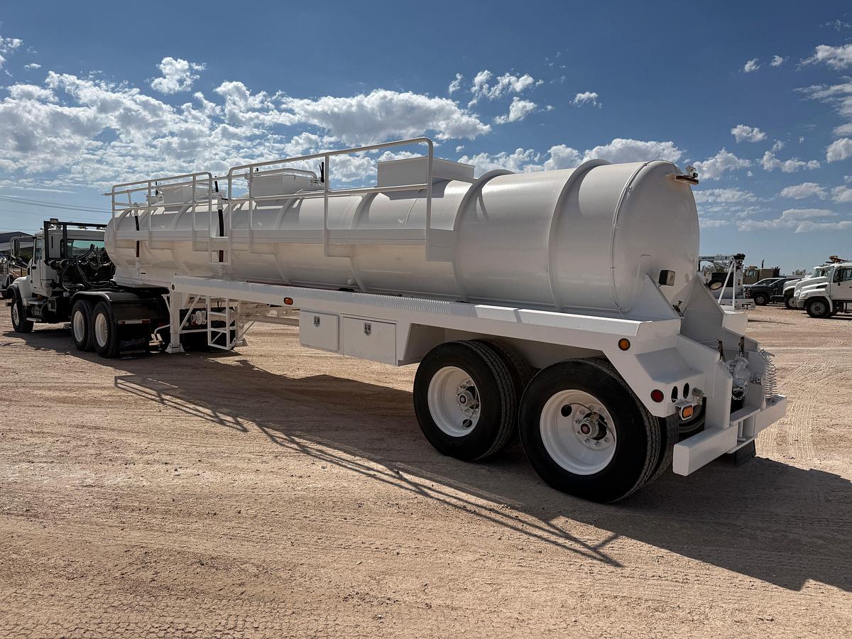 Used 2006 MACK CV713 T/A DAYCAB KILL TRUCK & 130BBL KILL TRAILER